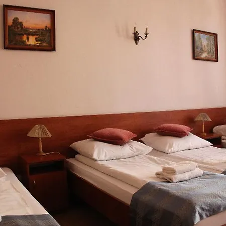 Δωμάτια σε οικογενειακή κατοικία Goscinne Rubens *